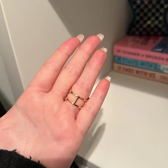 Ring - Picture 3 of 4